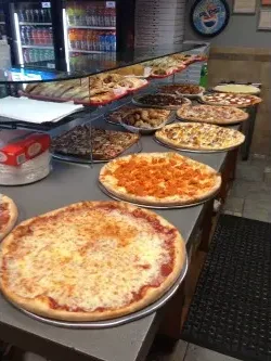 Gio's Pizza dining